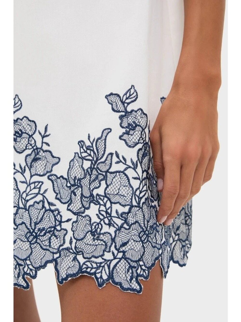 HYACINTH HOUSE Mimi Mini Dress White with Navy Embroidery Size Large NWT - Picture 2 of 9